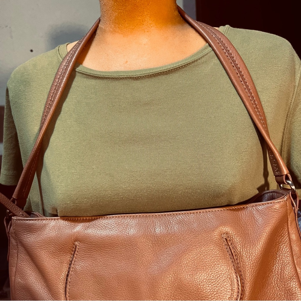 Elegant Tan Vegan Leather Shoulder Bag - Picture 3 of 8